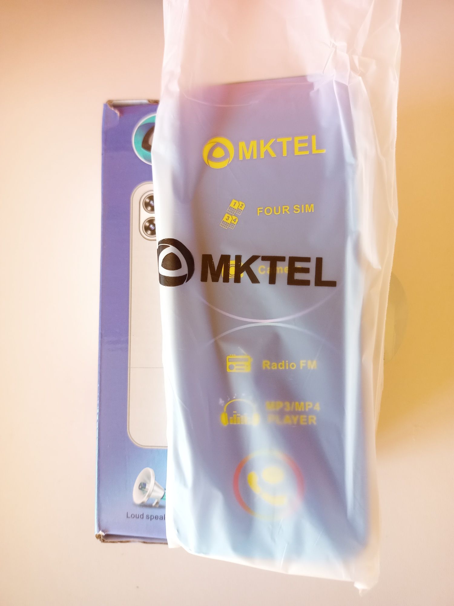MKTEL M14 telefon Quad Sim na 4 karty SIM 
Stan: NOW