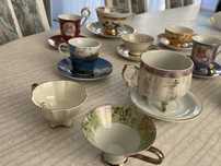 Zestaw kolekcjonerskich filizanek z porcelany
