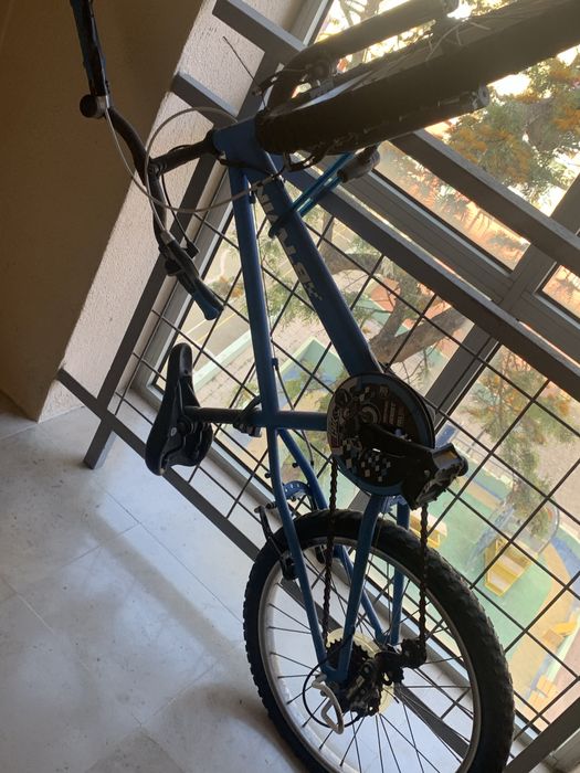 Bicicleta btwin,com corrente pra prender