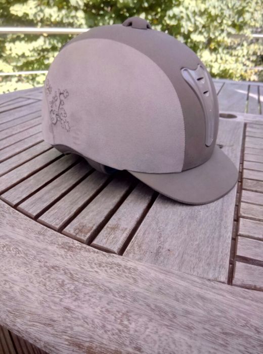 Kask jeździecki dla dziewczynki