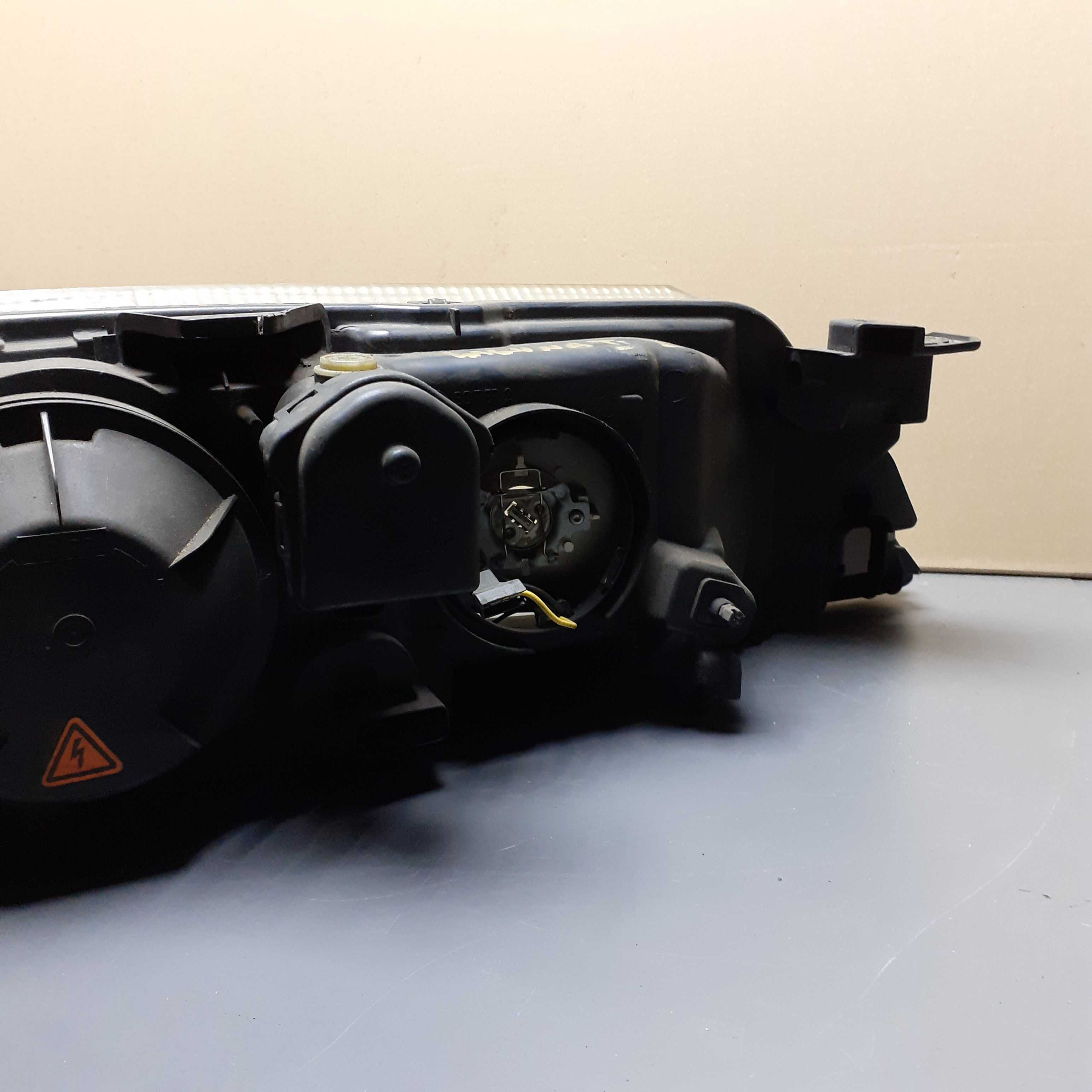 Lampa przednia Renault Laguna II Ksenon lewa