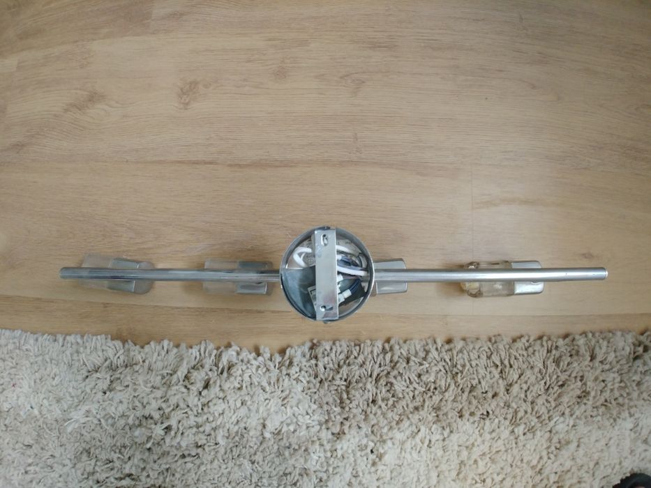 Sprzedam lampe z zarowkami typu Led