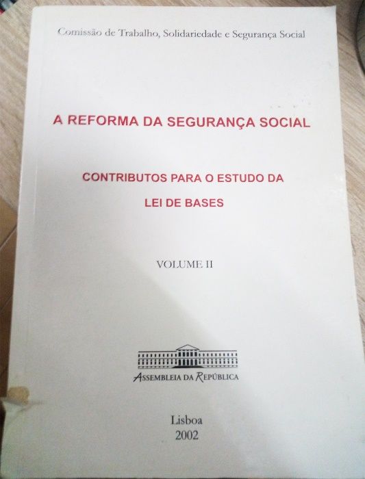 Vários Livros de Direito, Política, Seguros, Sociedade e Território