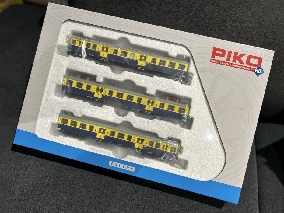 Piko 514450 zespół trakcyjny EN57 PKP Ep. V