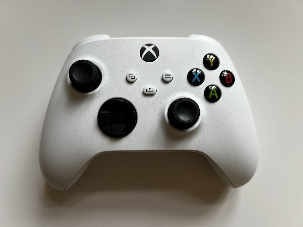 Xbox Series X 1TB + 2 pady + stacja ładowania + słuchawki + 7 gier