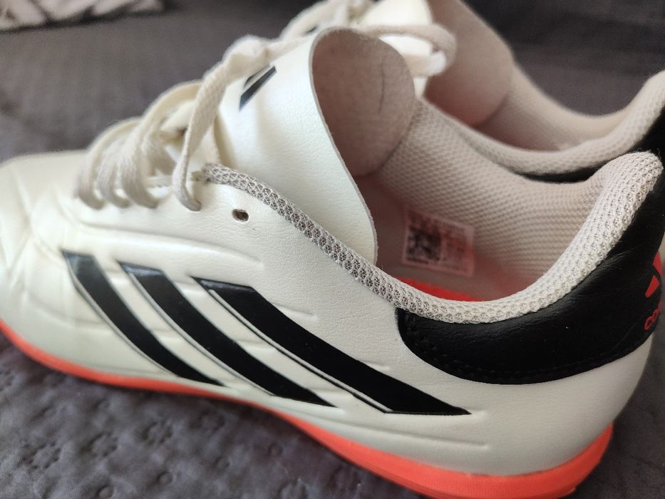 Adidas  buty halówki piłka