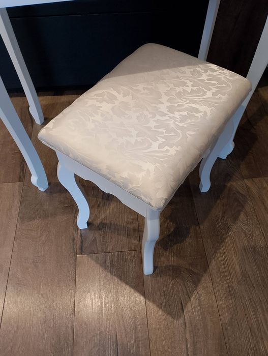 Krzesełko taboret do toaletki