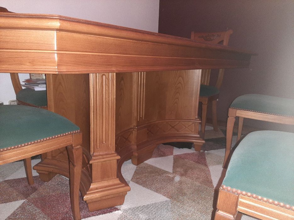 Conjunto de mesa e cadeiras