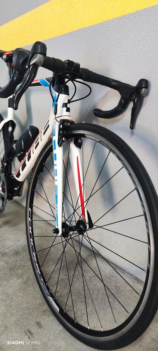 Bicicleta Cube aero ciclismo