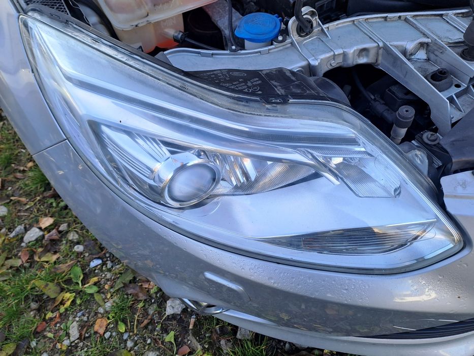 Lampa Ford focus MK3 przód Prawa Xenon Europa kompletna