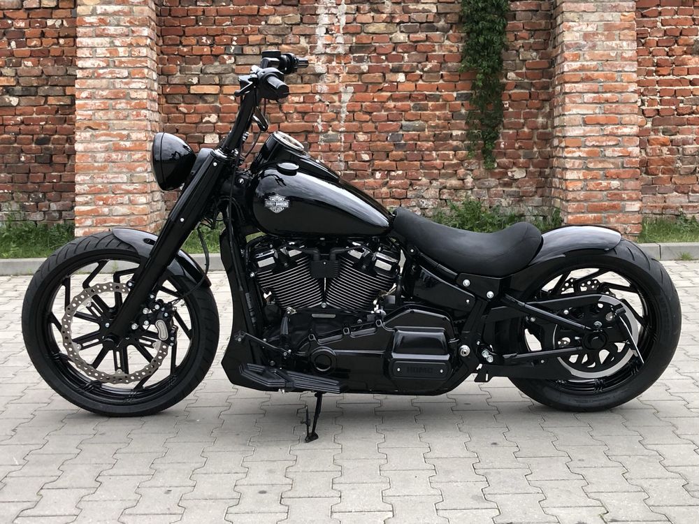 Harley Davidson FLHCS Heritage Softail 114” Custom