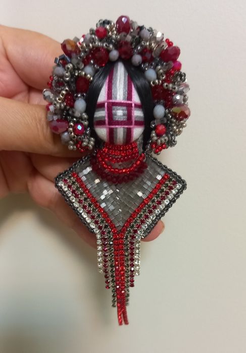 Брошка мотанка в різних кольорах