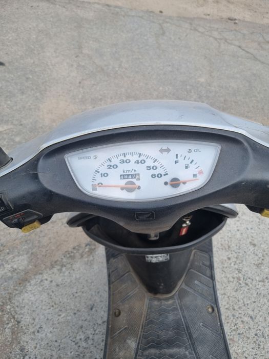 Продам скутер хонда.