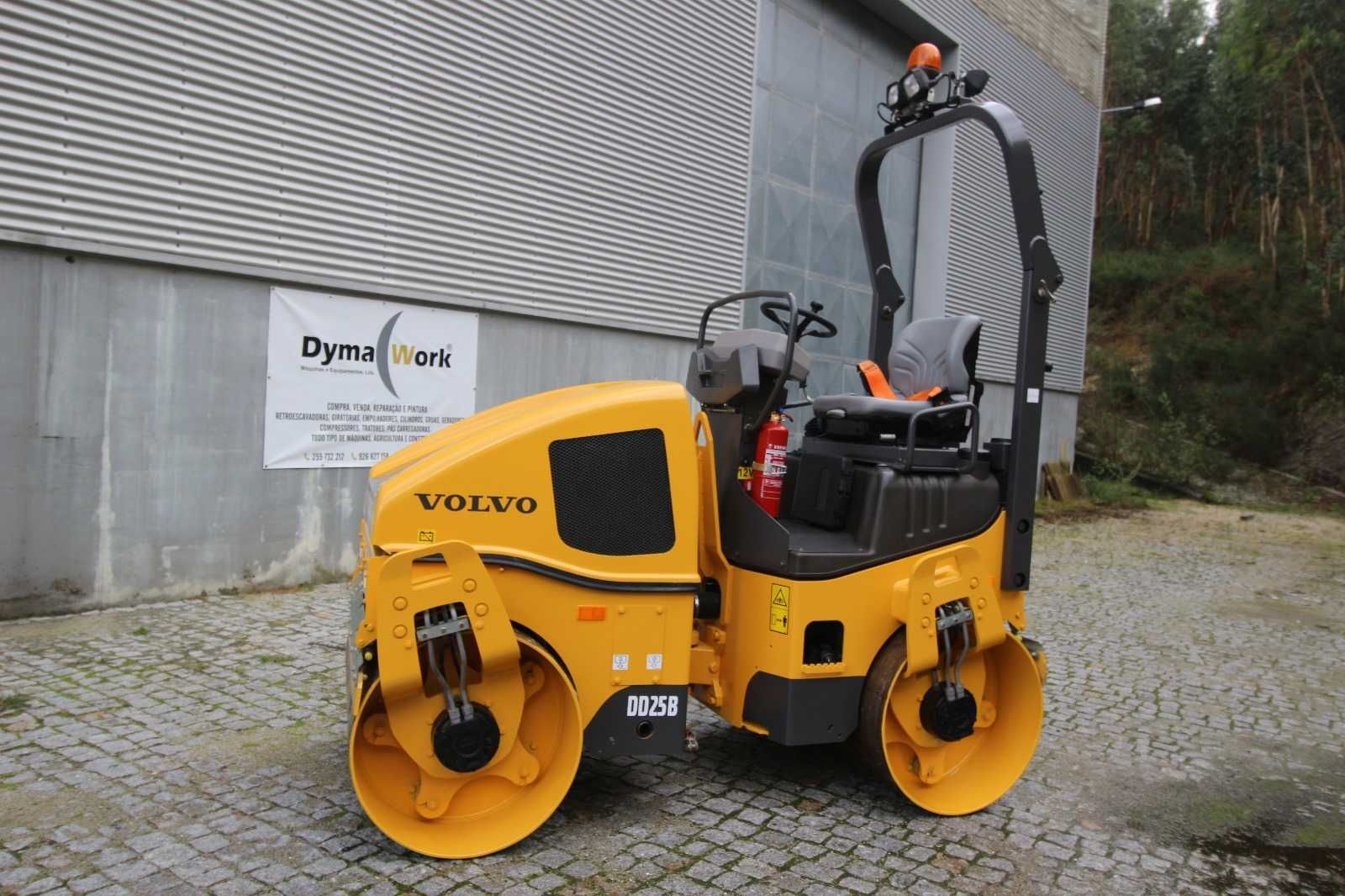 Cilindro compactador asfalto e terra Volvo DD25B (como novo)