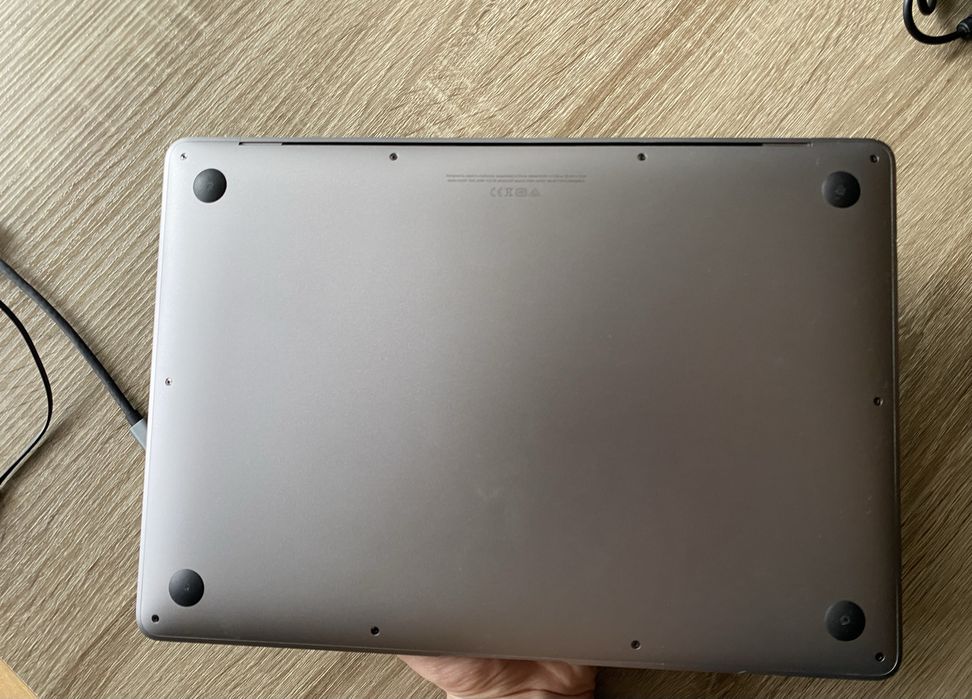 Продаю MacBook Air M1 2020