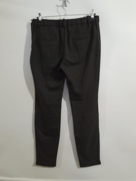 Жіночі класичні штани в клітинку від Zara