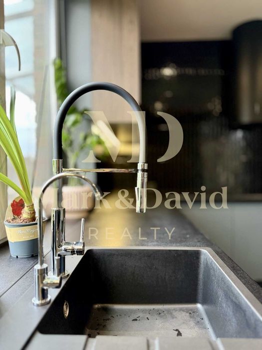 Унікальний будинок з бункером у Віта-Поштова