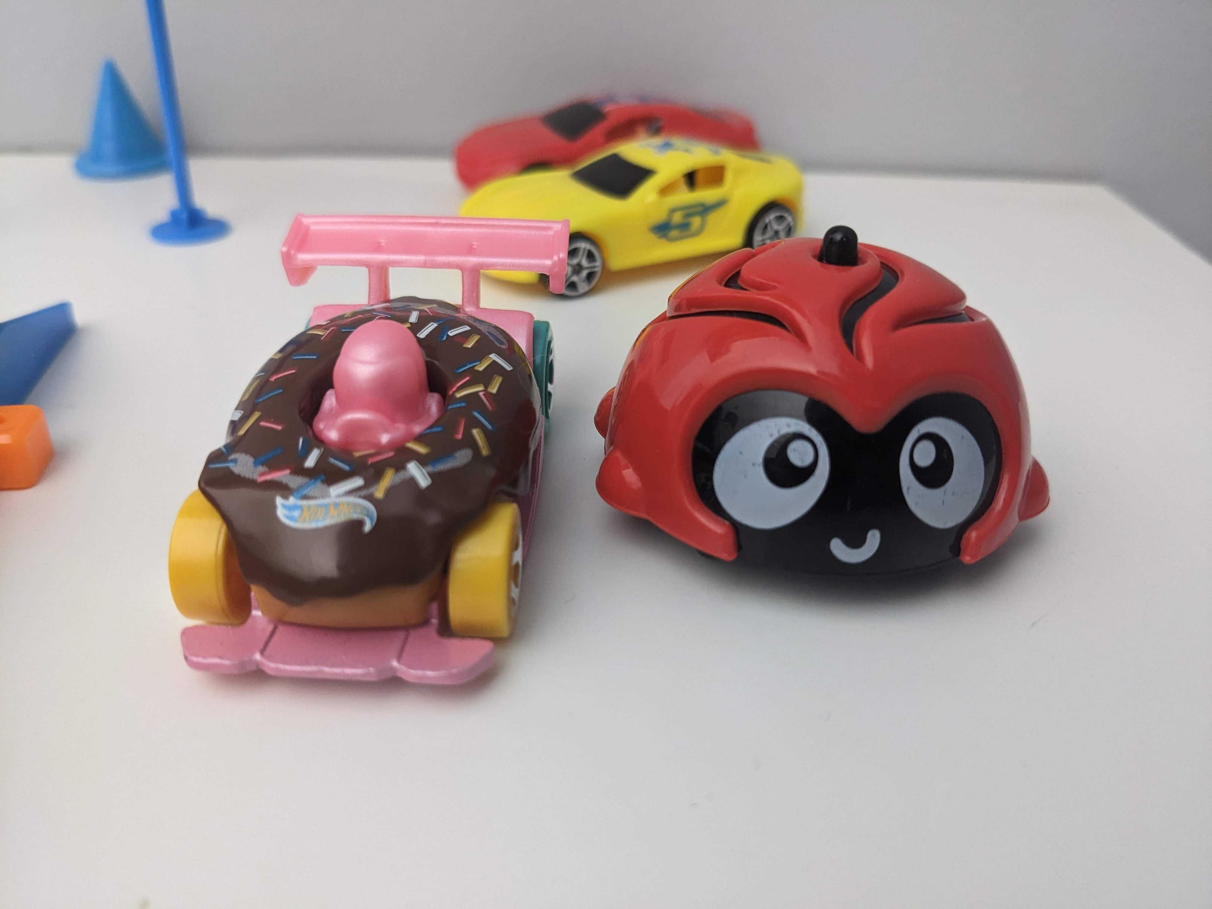 4 Carros Hot Wheels (c/ Donut Drifter) + Rampa Lançamento + Joaninha