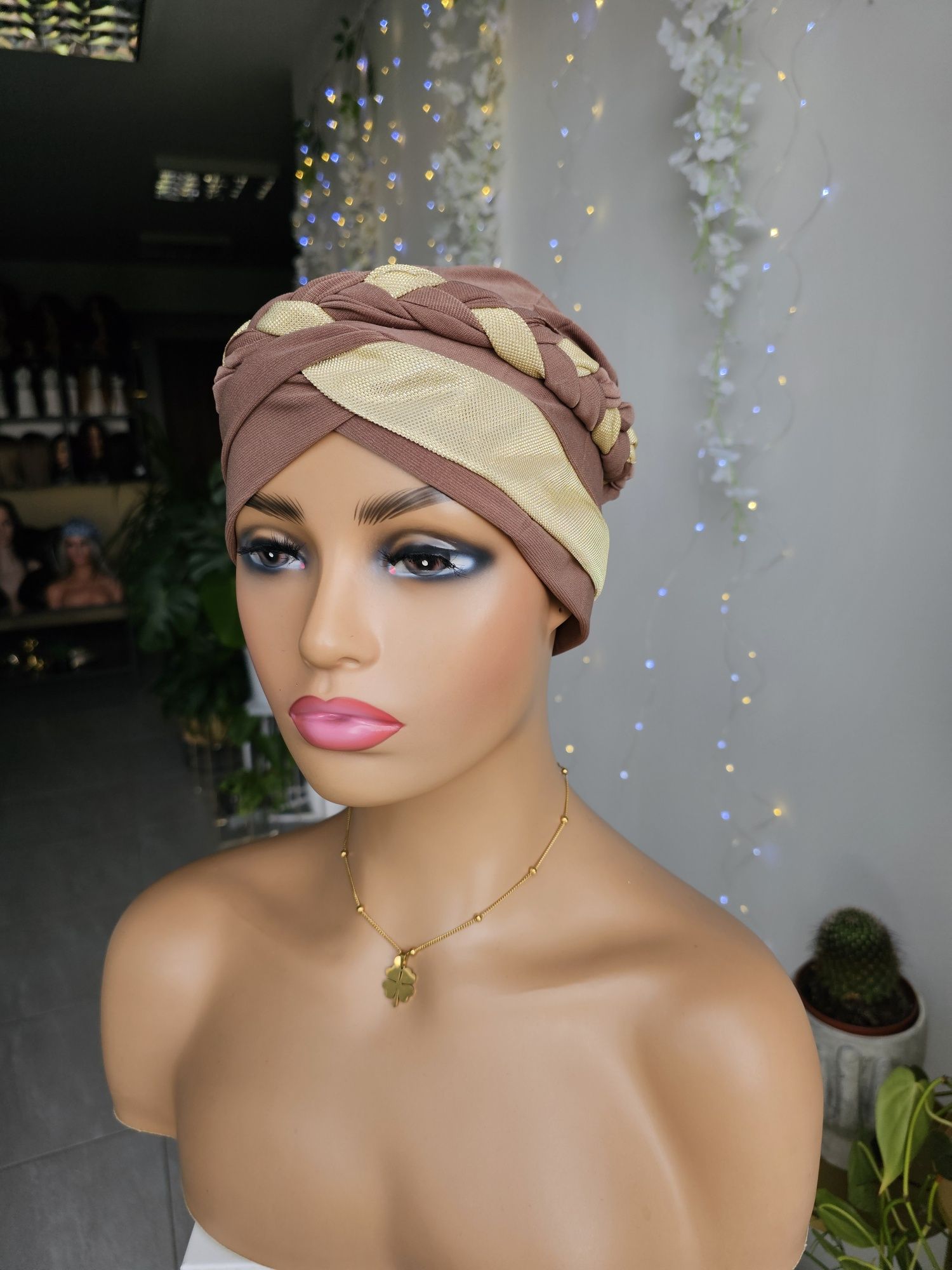 Ozdobny turban czapka chustka na głowę kawa że złotem Gabi