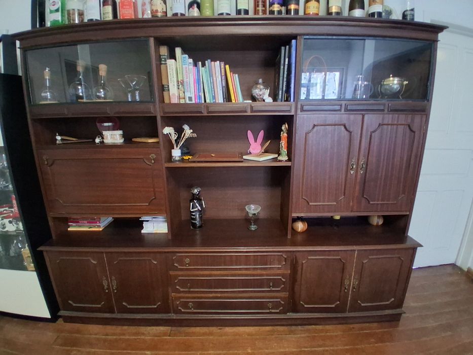Armário de sala antigo