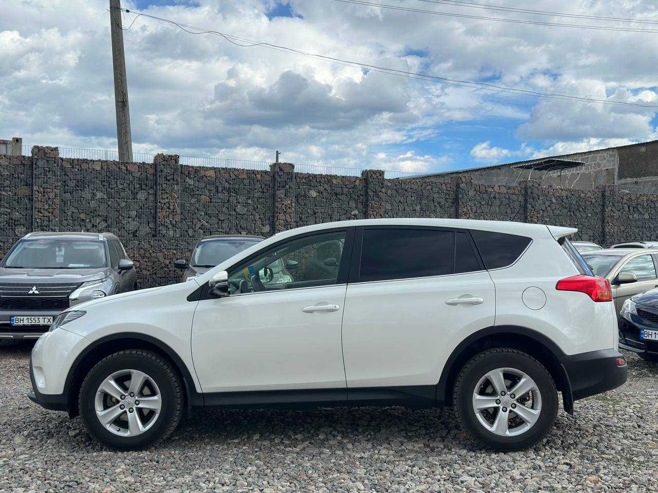 Авто Toyota RAV4 2014