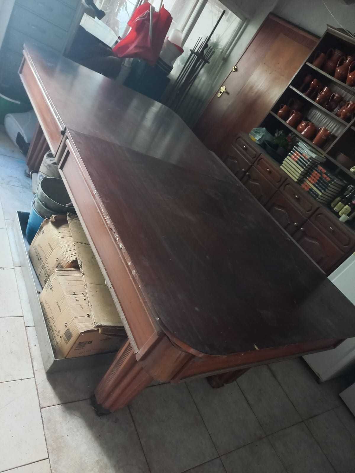 Vendo uma porta blindada e uma mesa de sinuca madeira pura.