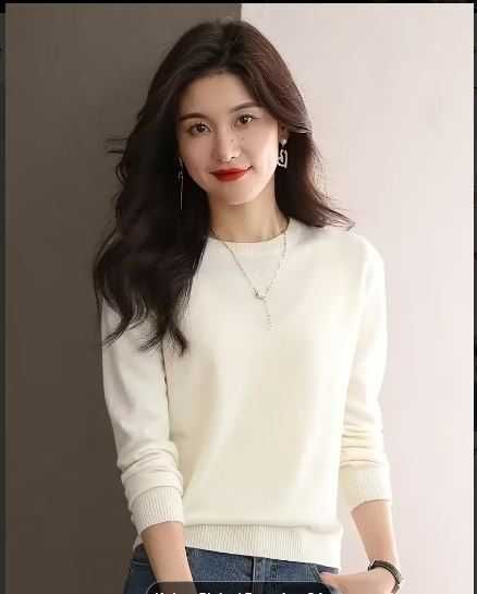 Nowy, damski cieńszy , niegryzacy miękki sweterek 100 % wełna R M