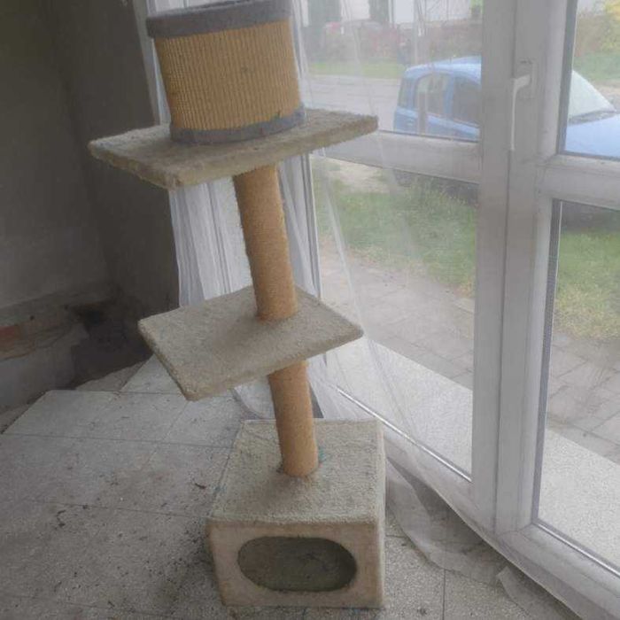 Drapak z domkiem dla kota,