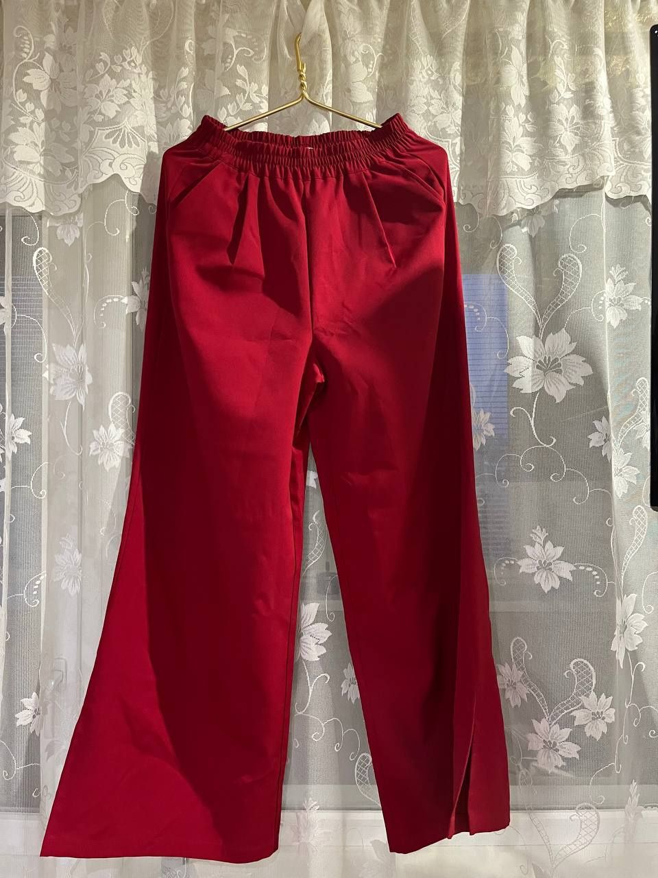 Червоні жіночі штани