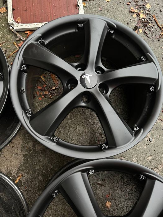 Диски 5/114.3 r20 tesla