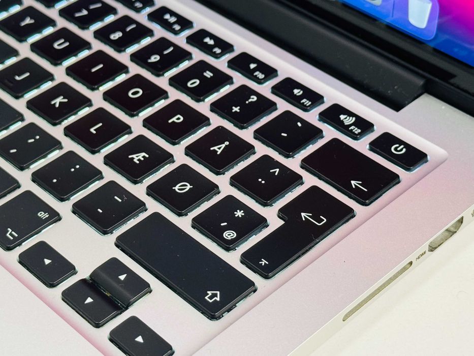 MacBook Pro 13 2015 i5 8GB RAM 256GB SSD Silver Super Stan