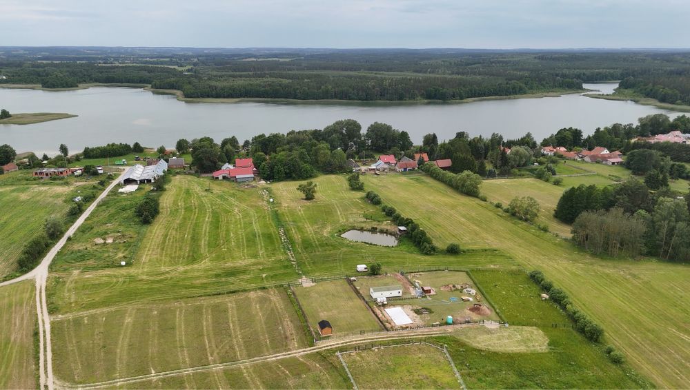 Działki budowlane (bardzo blisko jeziora)