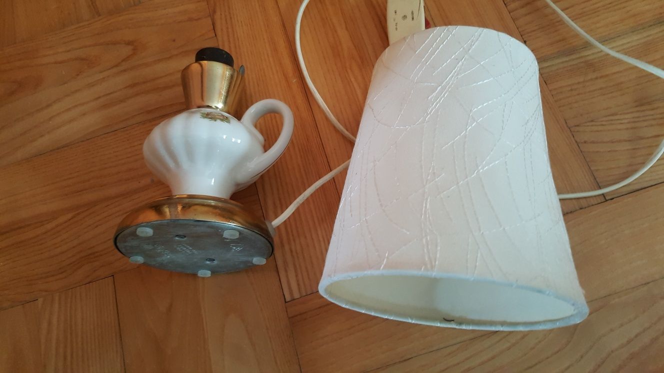 Zabytkowa lampka nocna ceramiczna z kloszem