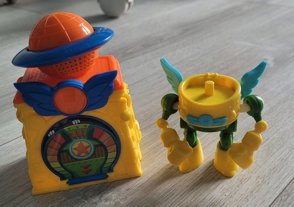 Super zings, super bot i domek