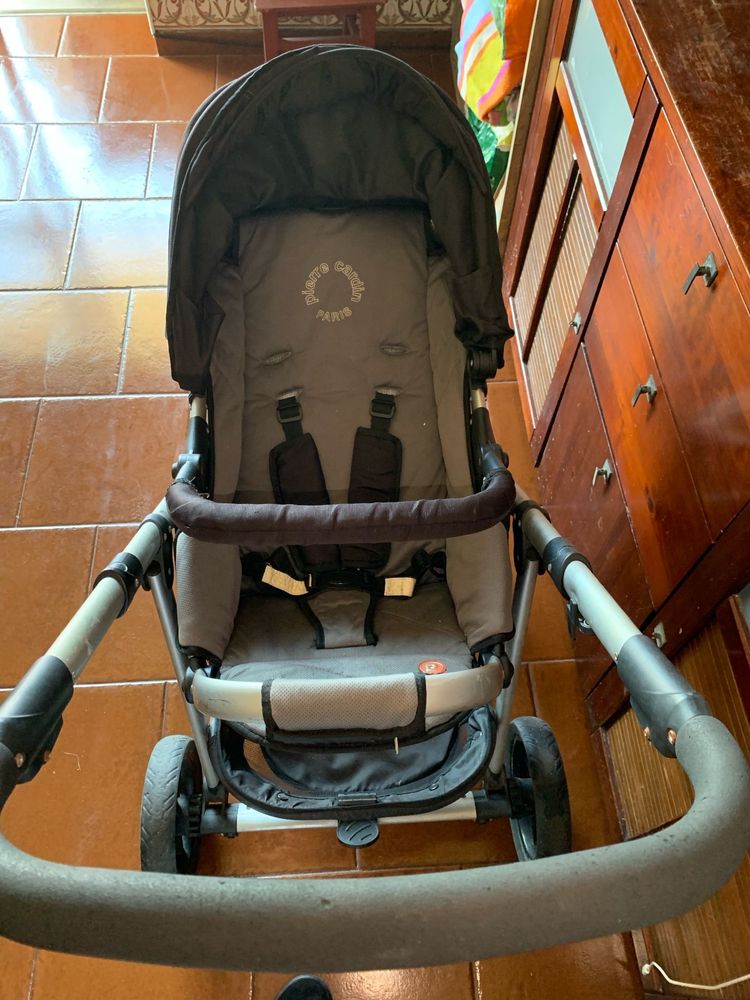 Carrinho de bebê usado