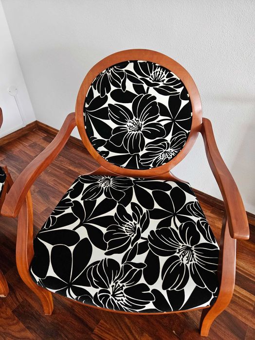 Poltronas em folha de cerejeira.