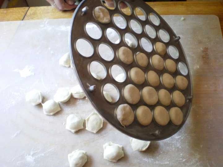 Forma tradycyjna wykrojnik na uszka ciasteczka ravioli