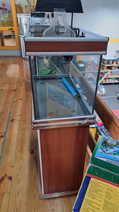 Vendo esses aquários novos