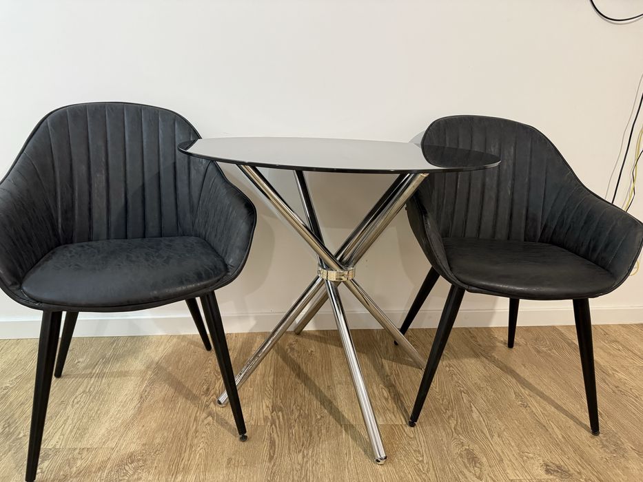 Mesa com 2 cadeiras