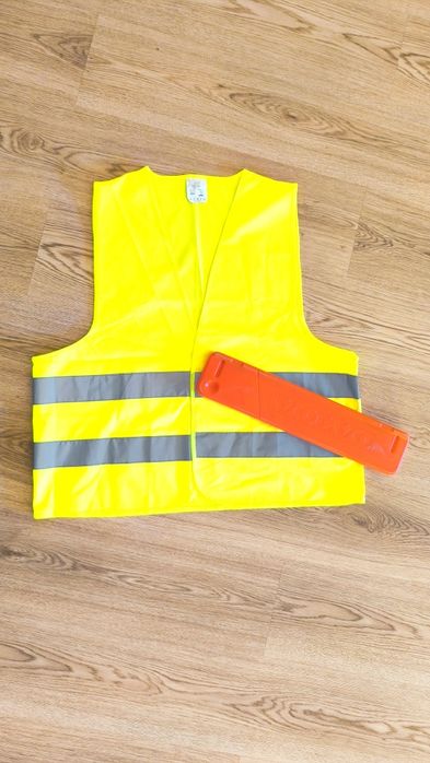 Triângulo de sinalização e colete para carro