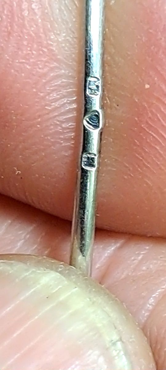 Pulseiras escravas em prata contrastada.