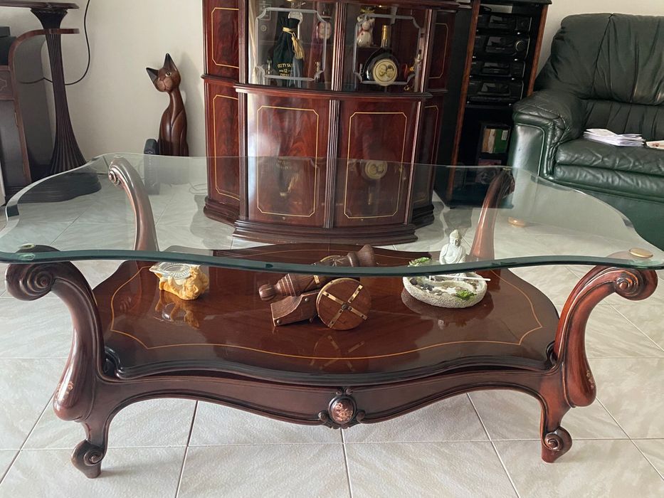 Móveis antigos de sala e hall de entrada