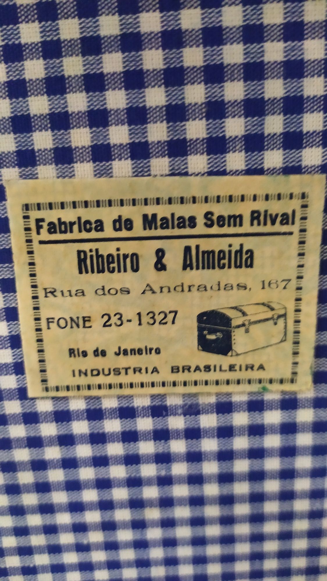 Arca em pele, de fabrico brasileiro