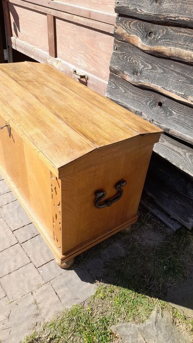 Skrzynia w stylu rustykalnym , fornirowana