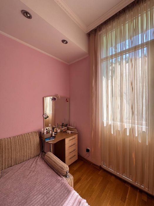 Кімната на підселення для дівчини