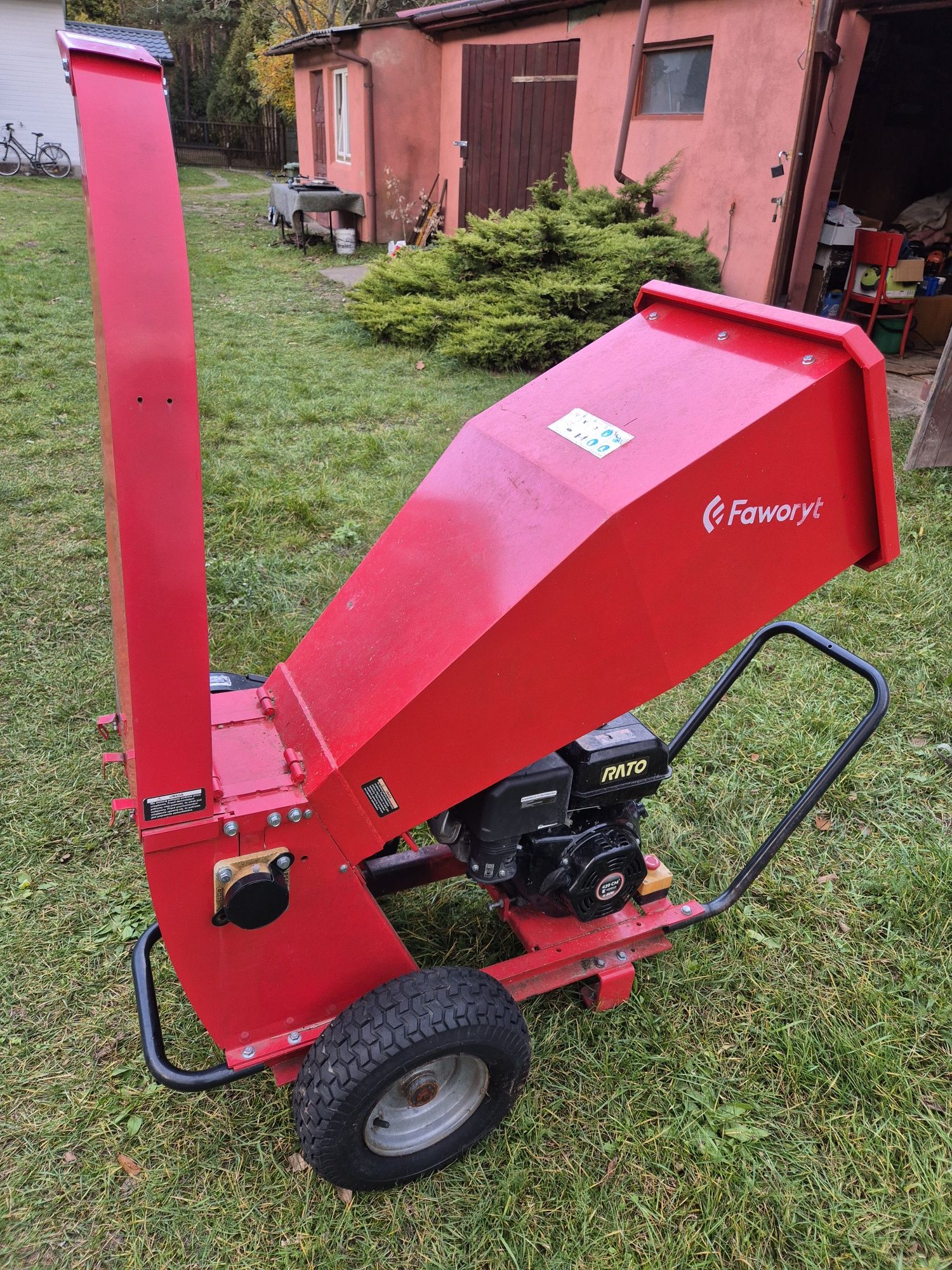 Rozdrabniacz rębak spalinowy do gałęzi,,Faworyt Jr420r''
