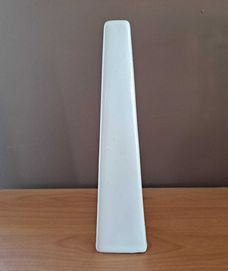 Wazonik porcelanowy obelisk