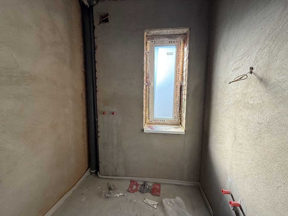 Продаж 2-поверхового будинку