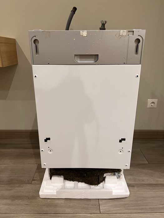 Посудомийна машина Whirlpool на запчастини або під ремонт