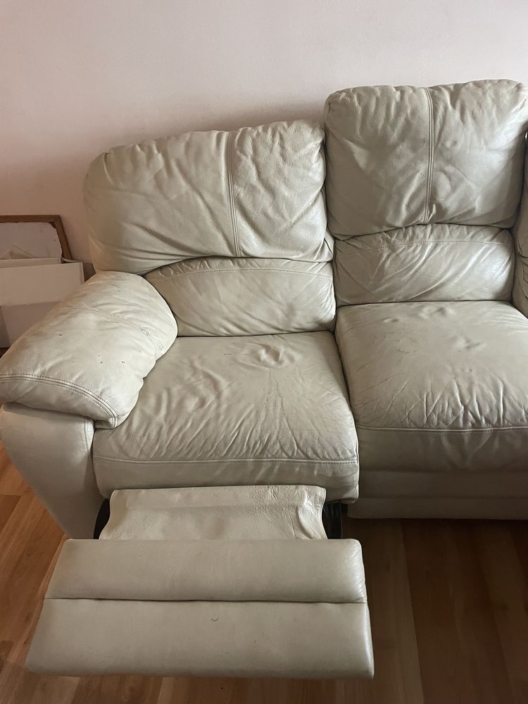 Sofa de pele bege